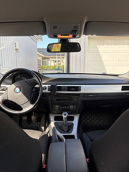 BMW 320i 5 of 5