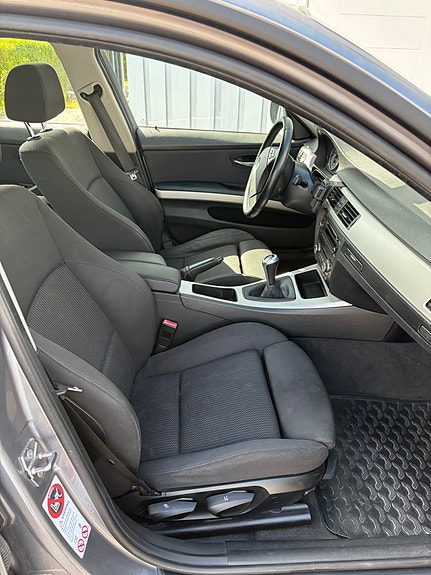 BMW 320i 7 of 8