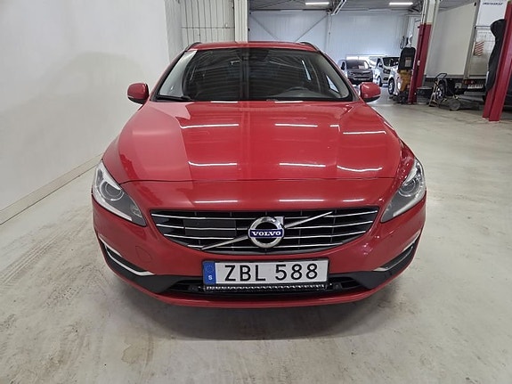 Volvo V60 2 of 5