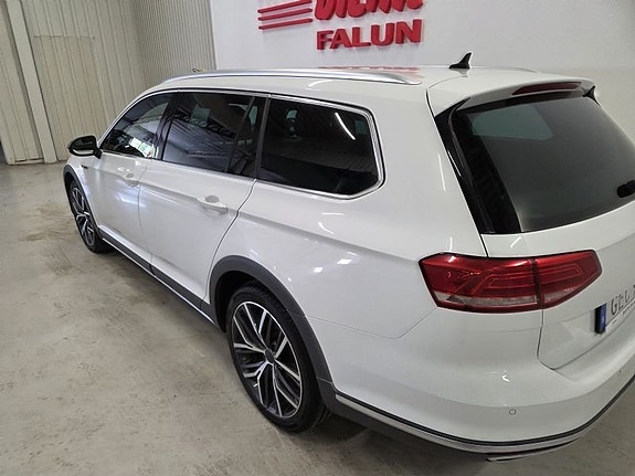 Volkswagen Passat Alltrack 8 of 10
