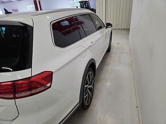 Volkswagen Passat Alltrack 6 of 10