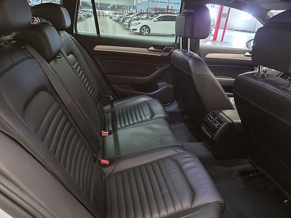 Volkswagen Passat Alltrack 5 of 5