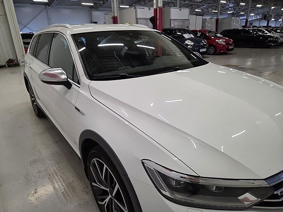 Volkswagen Passat Alltrack 3 of 5