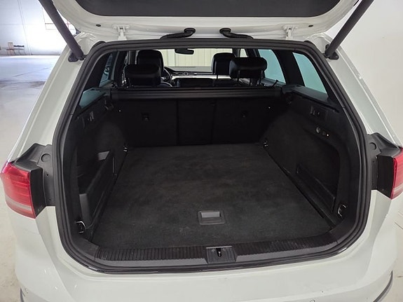 Volkswagen Passat Alltrack 9 of 10