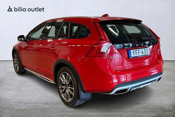 Volvo V60 Cross Country 3 of 5