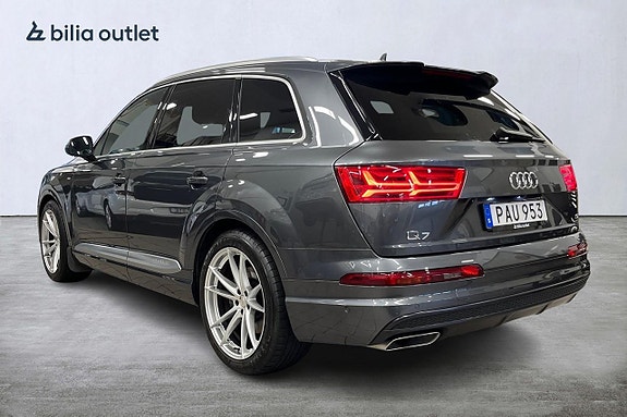 Audi Q7 4 of 5