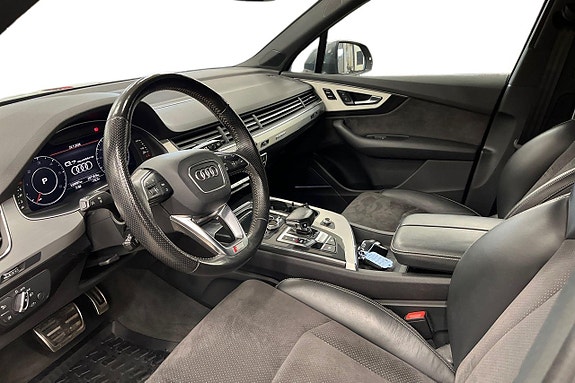 Audi Q7 11 of 24