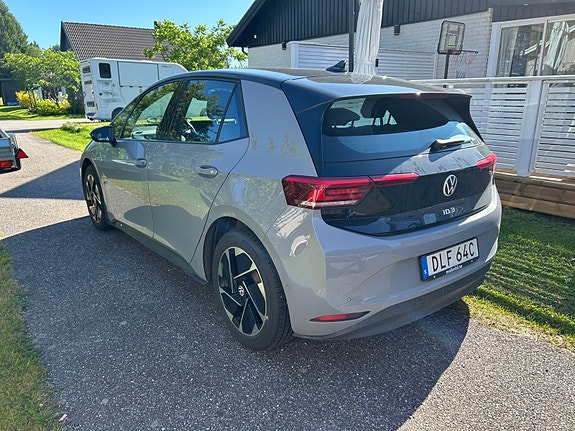 Volkswagen ID.3 2 of 3