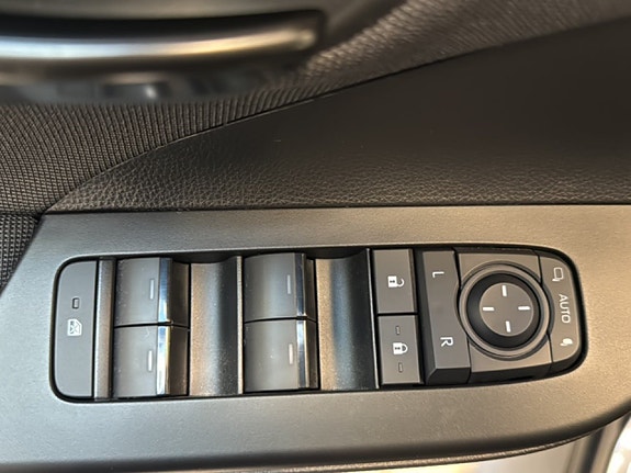 Toyota C-HR 16 of 19