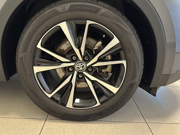 Toyota C-HR 15 of 19