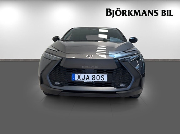 Toyota C-HR 2 of 19