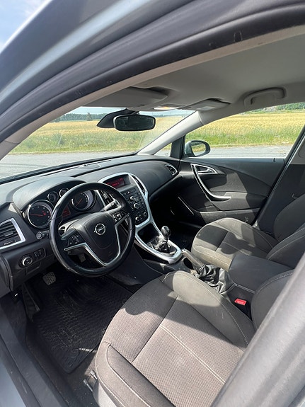 Opel Astra 2 of 5