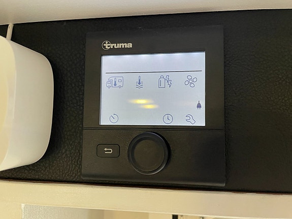 LMC 735 I Sportline Explorer / B-kort / Solcell / litium / Inverter /Taksäng / 20 of 25