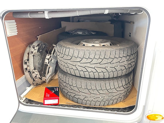LMC 735 I Sportline Explorer / B-kort / Solcell / litium / Inverter /Taksäng / 4 of 25