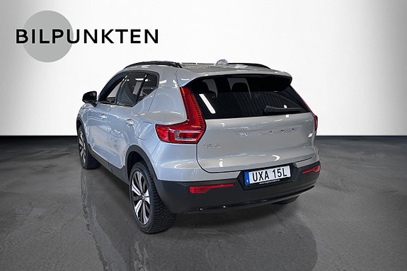 Volvo XC40 2 of 5
