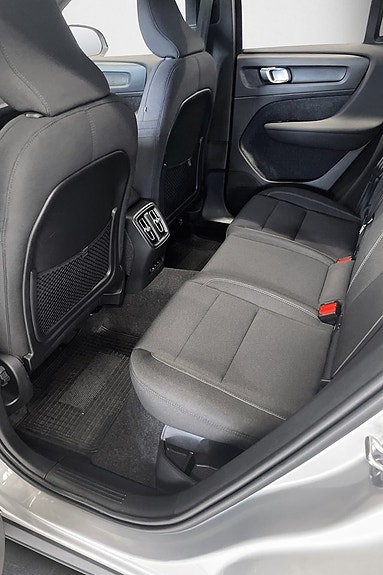Volvo XC40 5 of 5