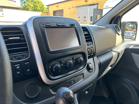 Renault Trafic 5 of 11
