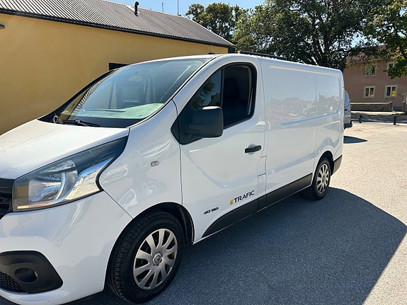 Renault Trafic 2 of 11