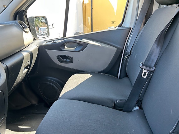 Renault Trafic 6 of 11