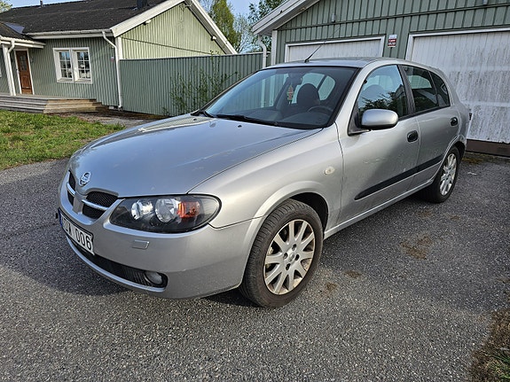 Nissan Almera 2 of 5