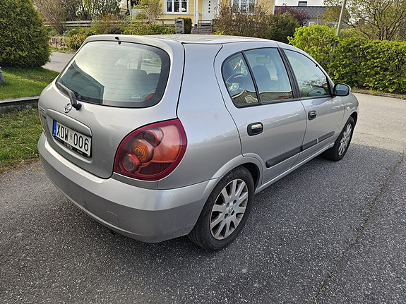Nissan Almera 4 of 5