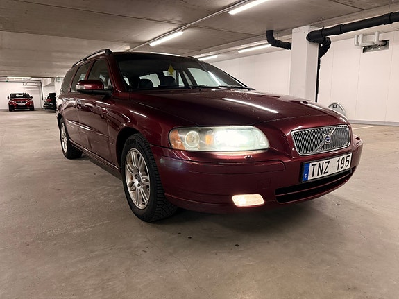 Volvo V70 2 of 5