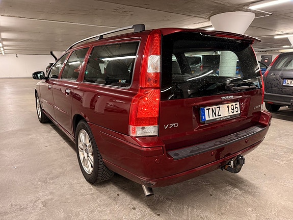 Volvo V70 3 of 5