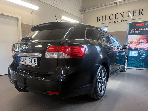 Toyota Avensis 4 of 5