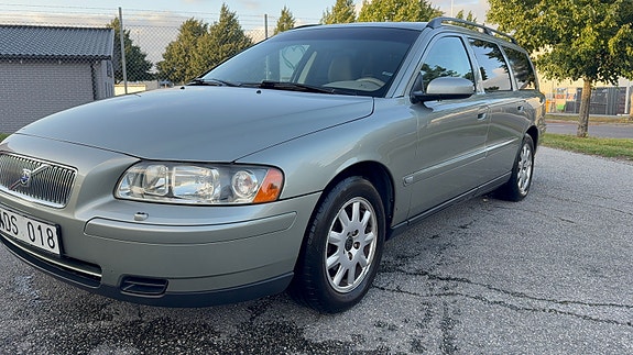 Volvo V70 4 of 5