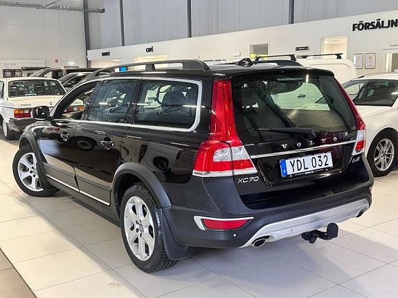 Volvo XC70 2 of 5