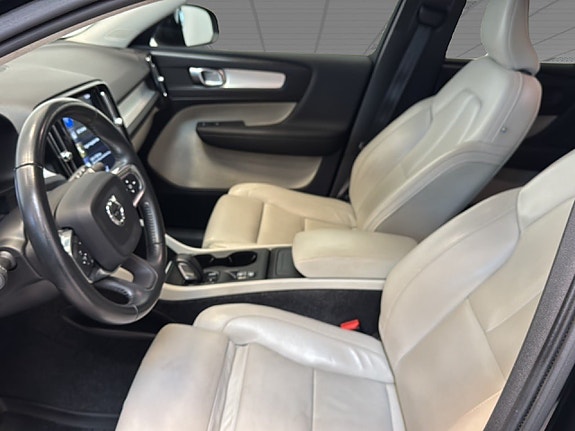 Volvo XC40 8 of 18