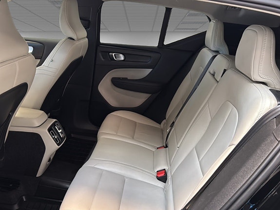 Volvo XC40 9 of 18