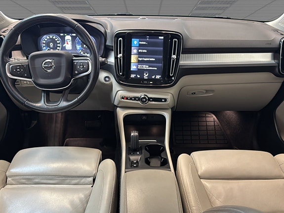 Volvo XC40 7 of 18