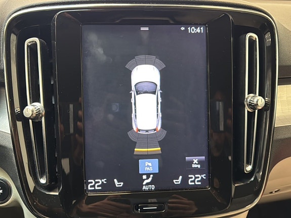 Volvo XC40 17 of 18