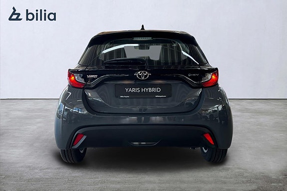 Toyota Yaris 4 of 5