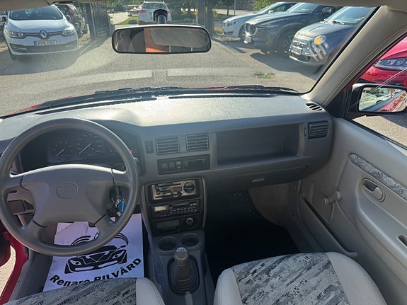 Mazda Demio 8 of 9