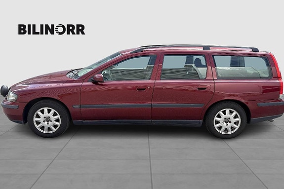 Volvo V70 3 of 5