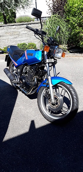 Yamaha xs400 2 of 4