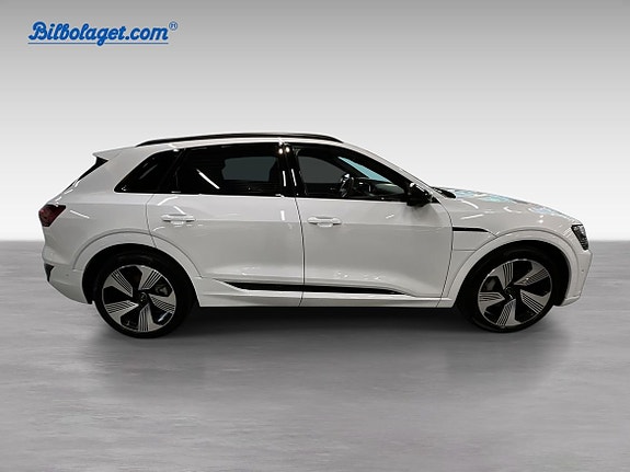 Audi Q8 4 of 5