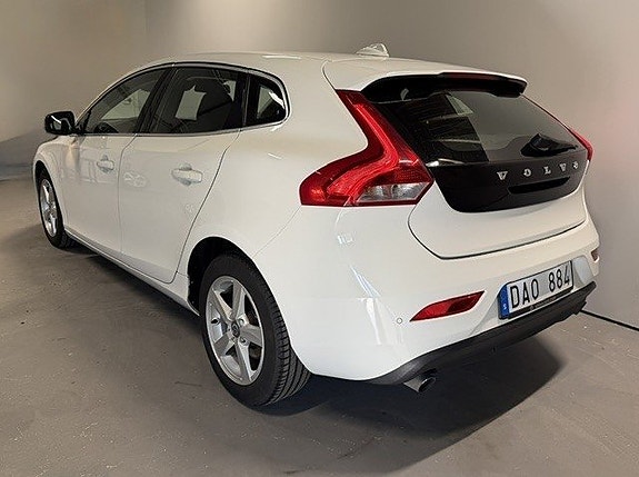 Volvo V40 2 of 5