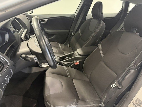 Volvo V40 6 of 9
