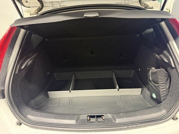 Volvo V40 9 of 9