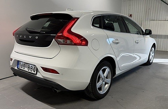 Volvo V40 3 of 5