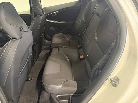 Volvo V40 7 of 9
