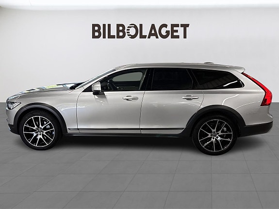Volvo V90 Cross Country 2 of 5