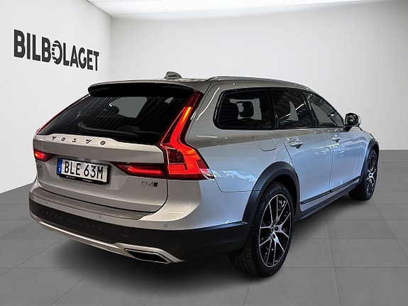 Volvo V90 Cross Country 4 of 5