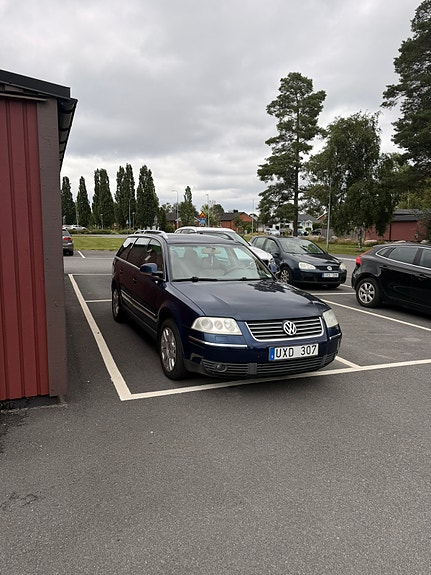 Volkswagen Passat 2 of 5