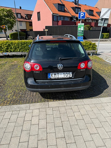 Volkswagen Passat 2 of 3