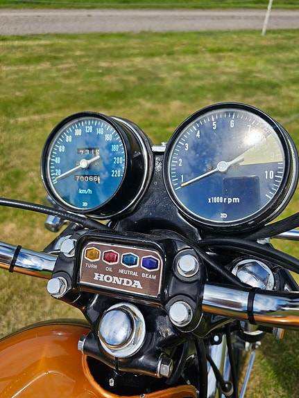 Honda CB 750 Four 5 of 7