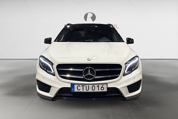 Mercedes-Benz GLA220 10 of 17